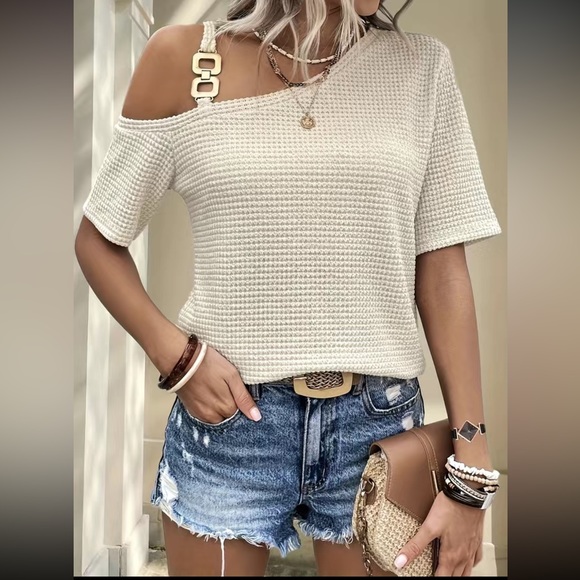 boutique Tops - NEW, Casual, Asymmetrical Shortsleeve Blouse